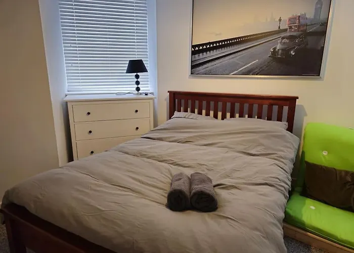 2 Bedroom Modern Stylish Apt In Glasgow City Centre