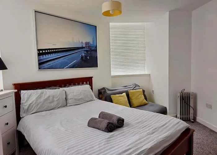2 Bedroom Modern Stylish Apt In Glasgow City Centre